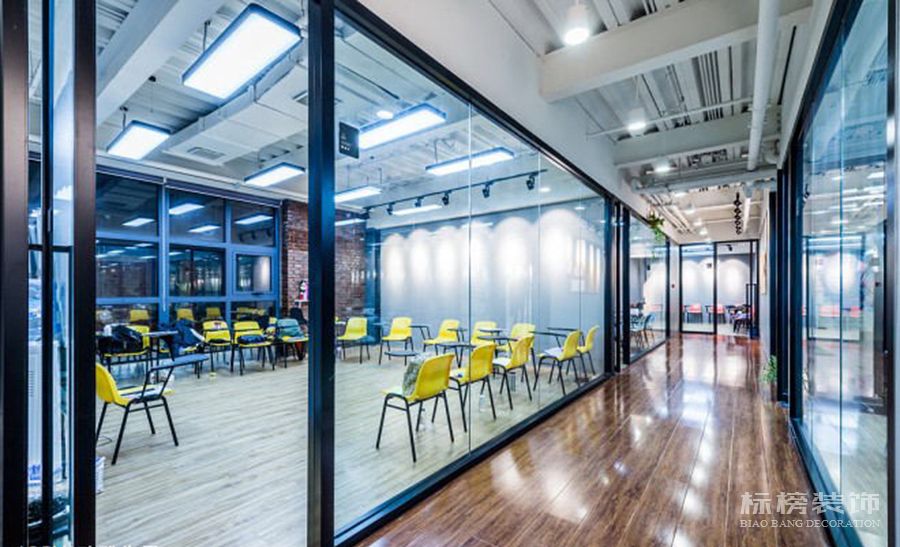 在深圳辦公室裝修中隔斷分為幾種呢，分別有什么特點呢？